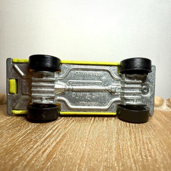 Hot Wheels Service Vehicles Lot - US Mail Truck, Phone Truck, Flatbed Vintage - Picture 14 of 15